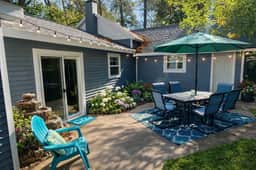 Walkable Bellaire Home, Fenced Yard for Pets - Image 2