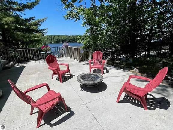 Clam Lake Waterfront Cottage w/ Kayaks - Image 2