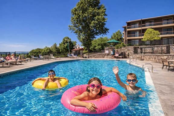 Cozy Family Getaway Near Golf/ Dogs/PoolPass - Image 2
