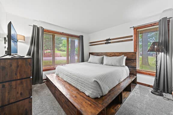 Lake Bellaire View Condo | Pool • Beach Club - Image 5
